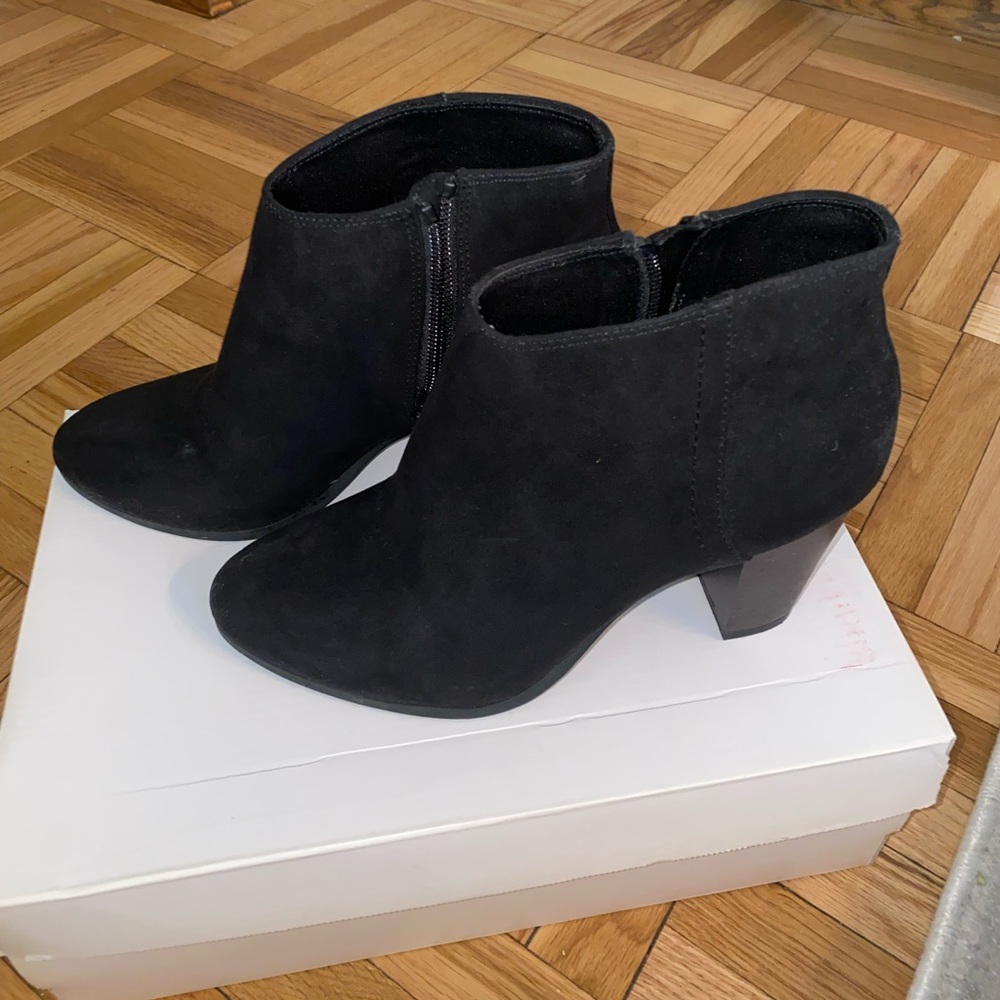 Old Navy Black Booties